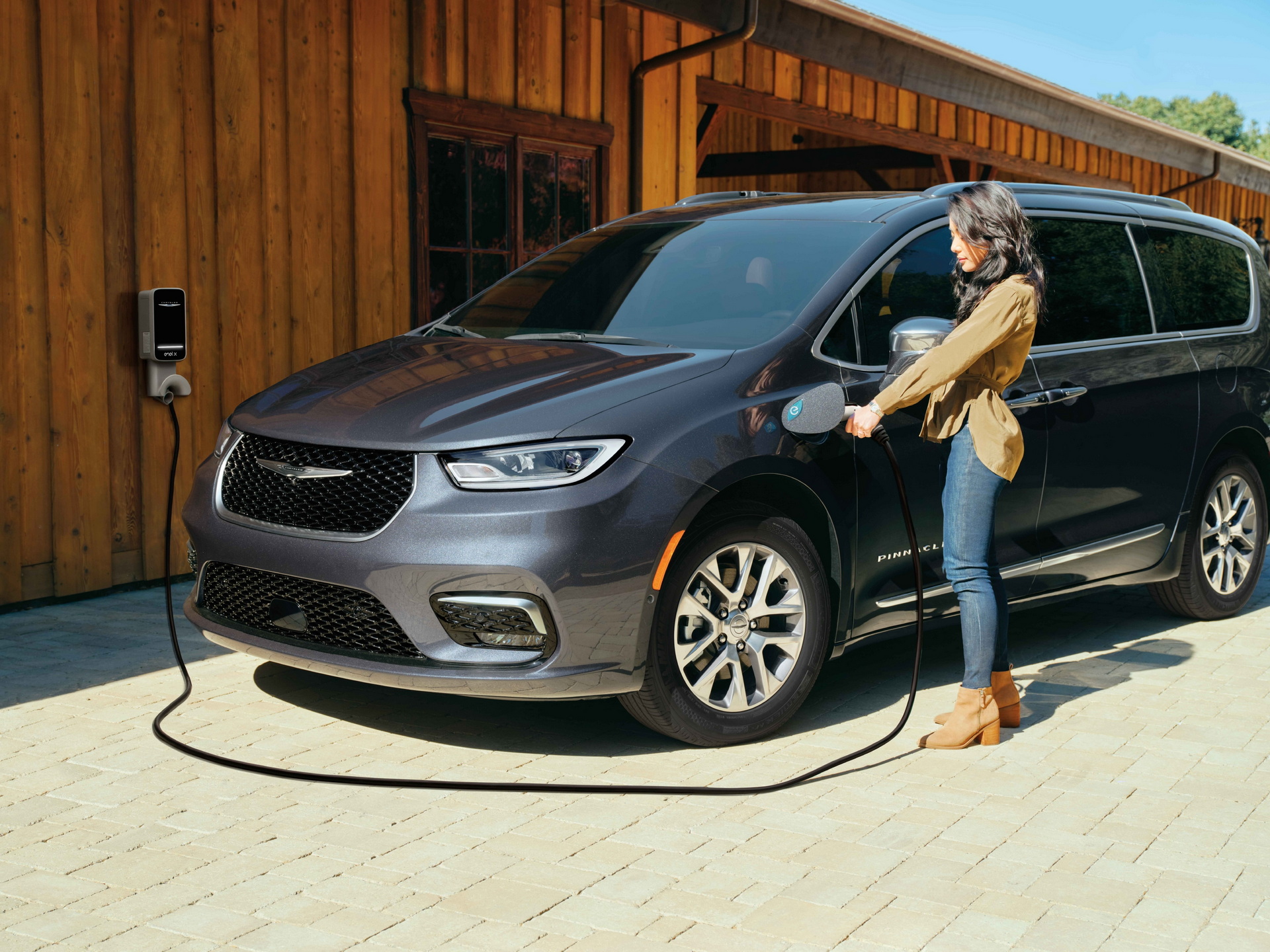 2021-Chrysler-Pacifica-PHEV.jpg