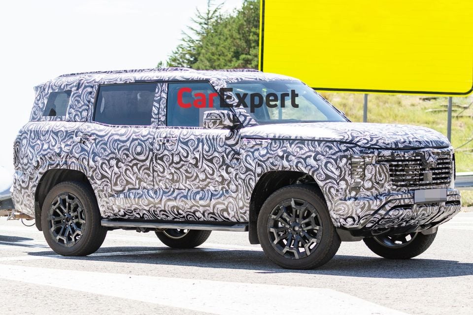 2025-07-mitsubishi-pajero-sport-spy-11.jpg