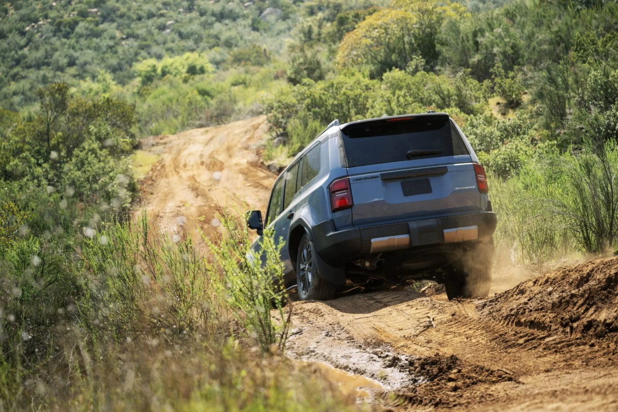 2025_LandCruiser 3.jpg