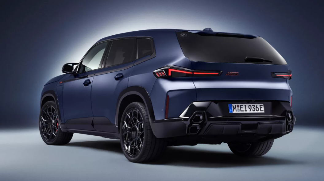 2026-BMW-XM 2.PNG
