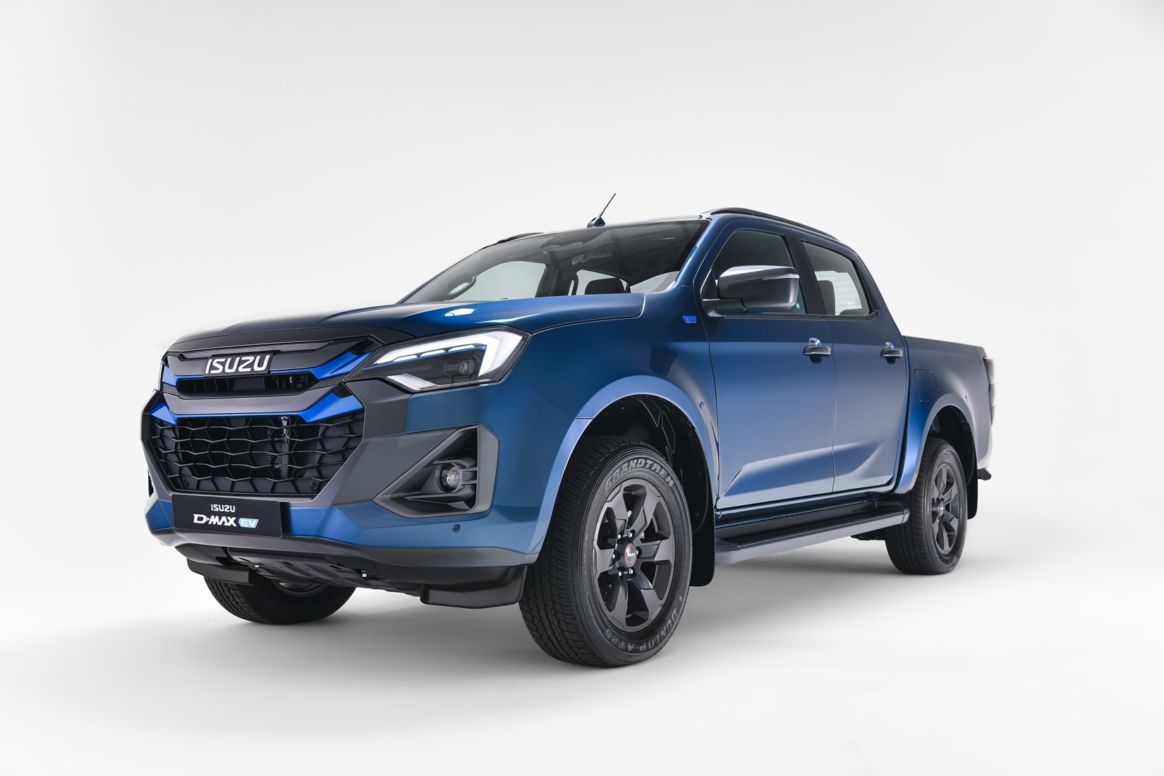 2026-isuzu-d-max-ev-debuts-with-dual-motor-powertrain-250711_1.jpg