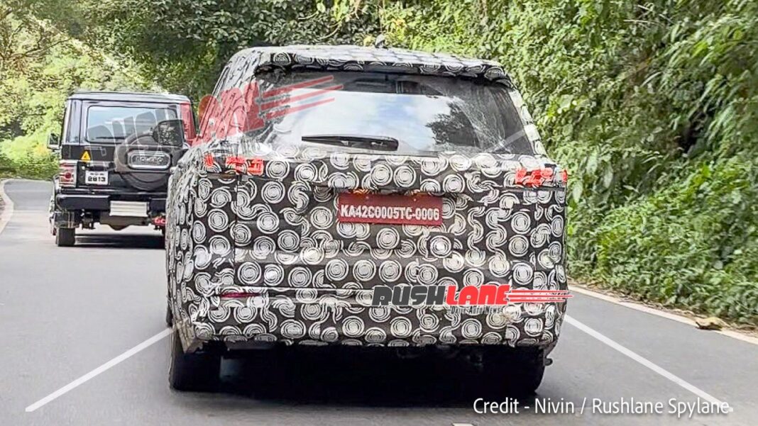 2027-toyota-innova-hycross-facelift-spied-front-new-design-rear-1-1068x601.jpeg