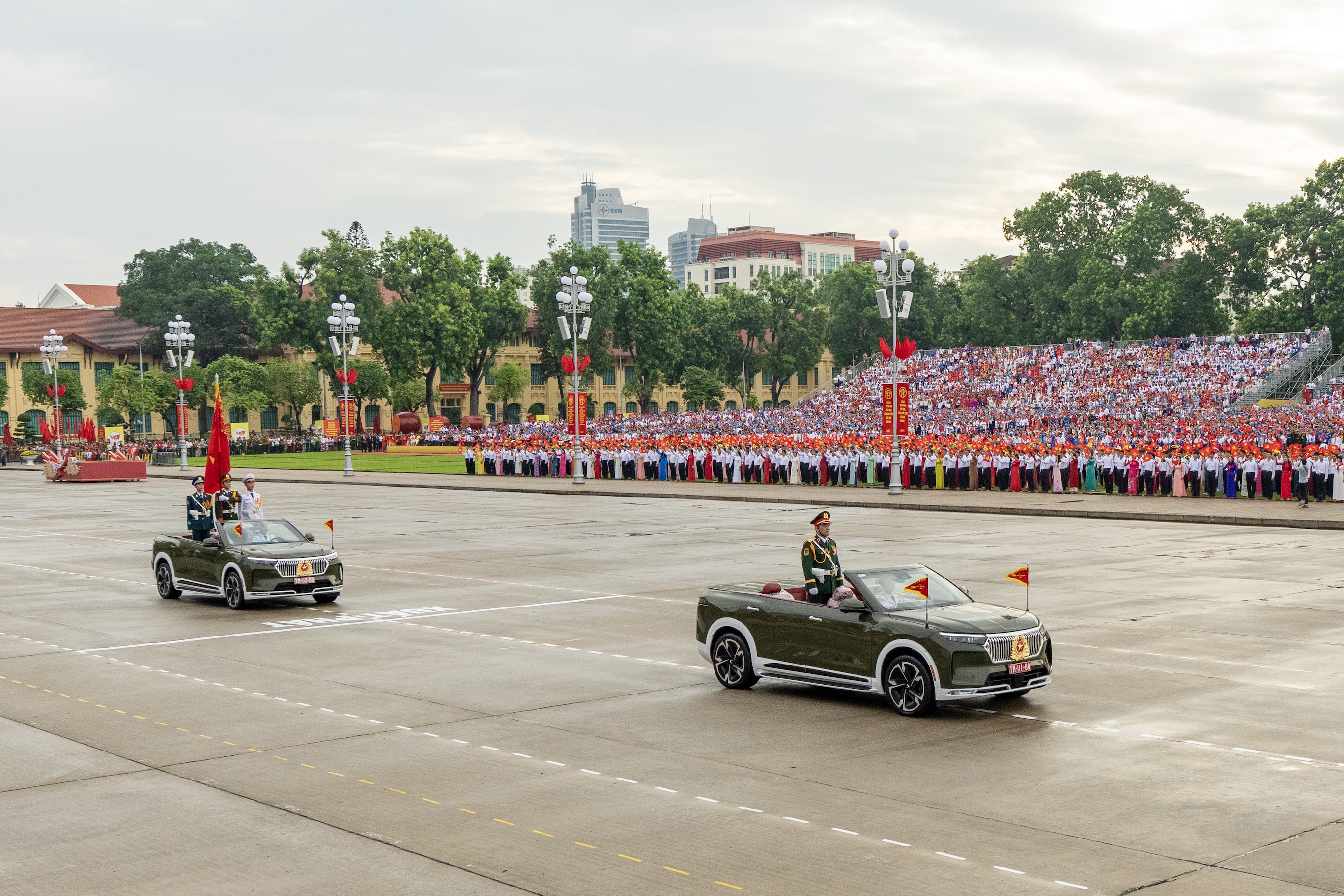 5. Xe Chỉ huy, Tổ Quân kỳ toàn quân.jpg