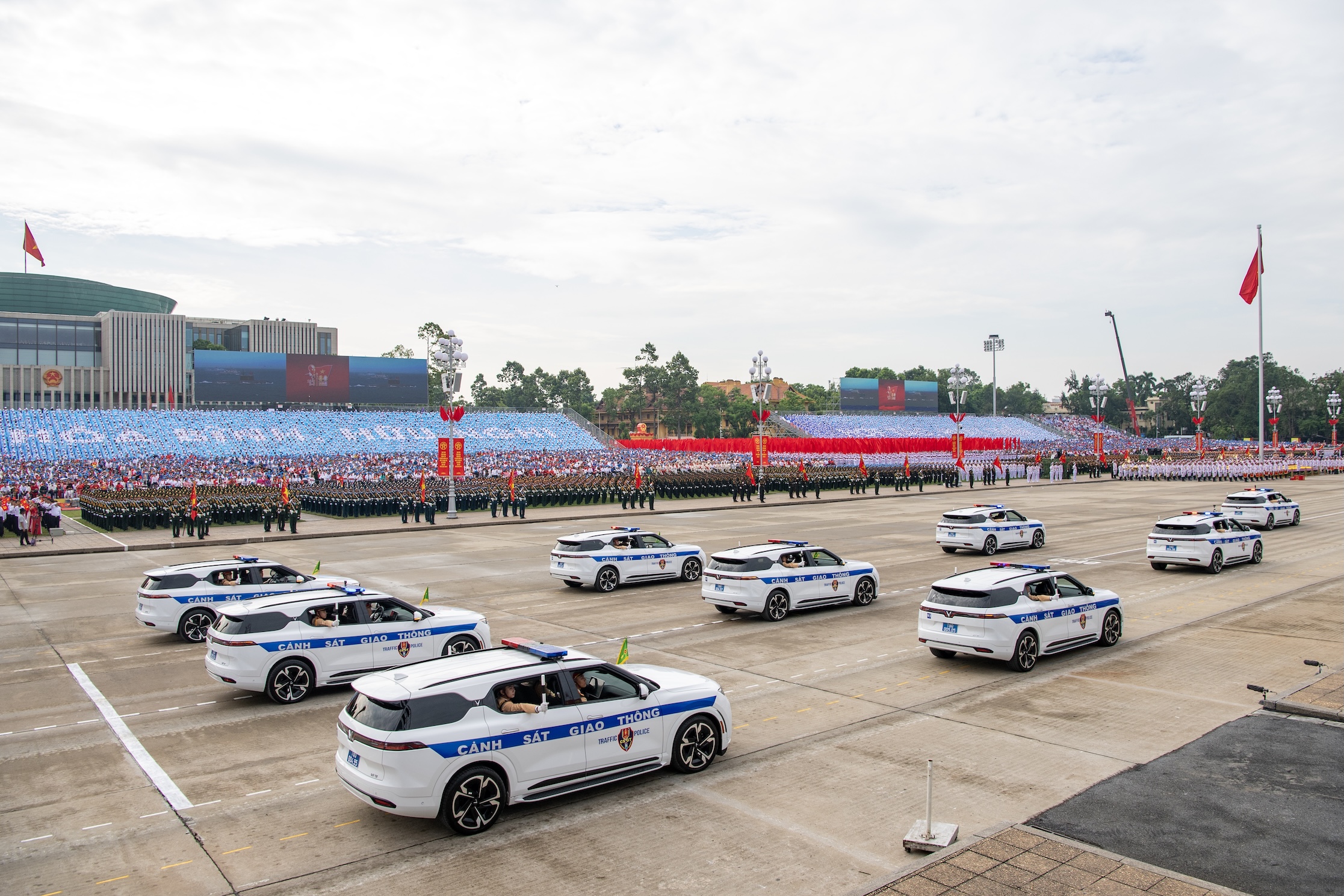 65. Khối Xe chỉ huy giao thông dẫn đoàn 2.jpg