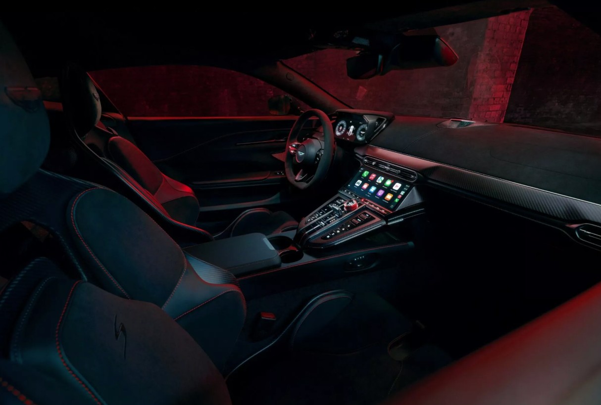 Aston-Martin-Vantage-S 8.JPG