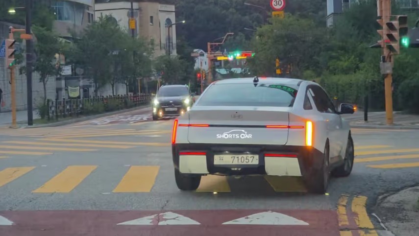 Elantra-3.jpg