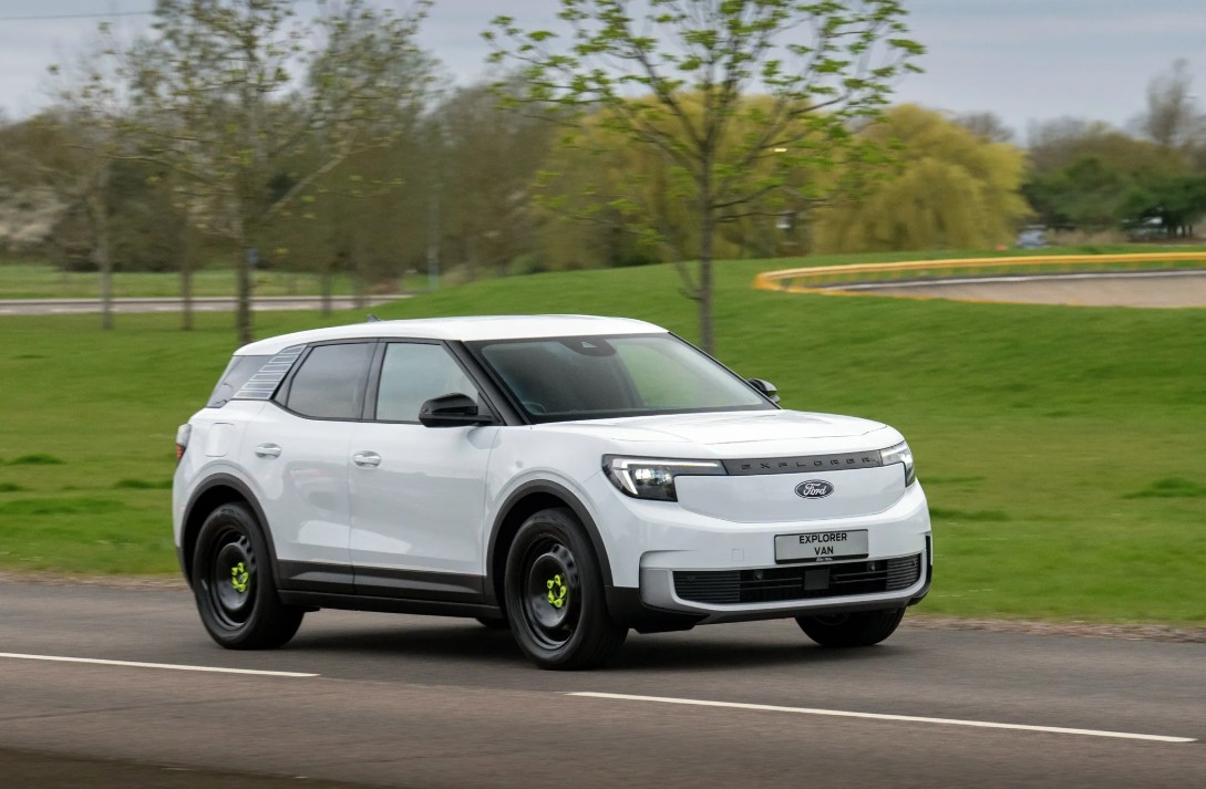 Explorer Van 3.jpg