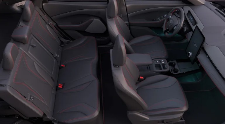 Ford Mustang Mach-E 2026 5.jpg