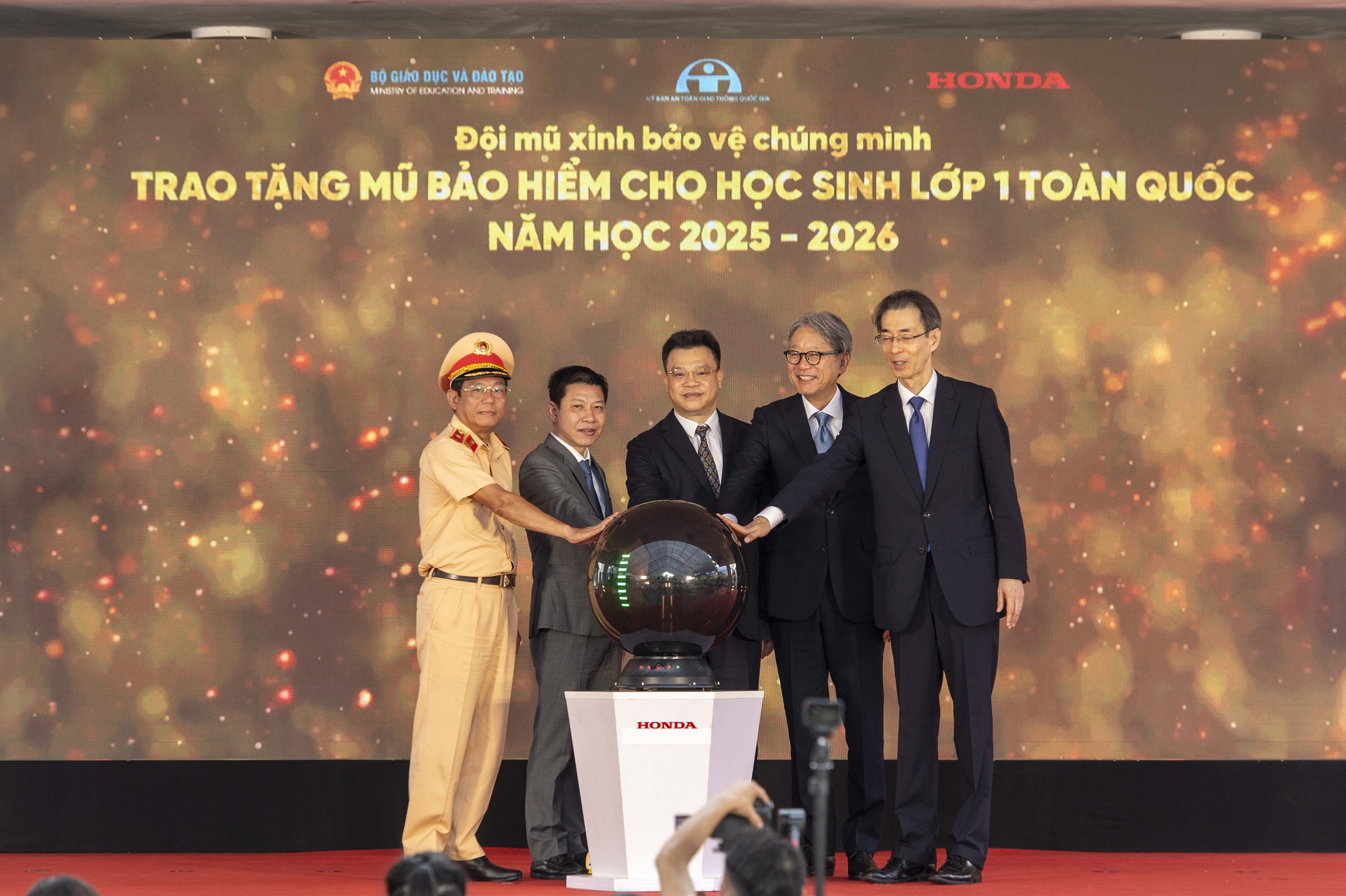 Honda tang mu bao hiem 53.JPG