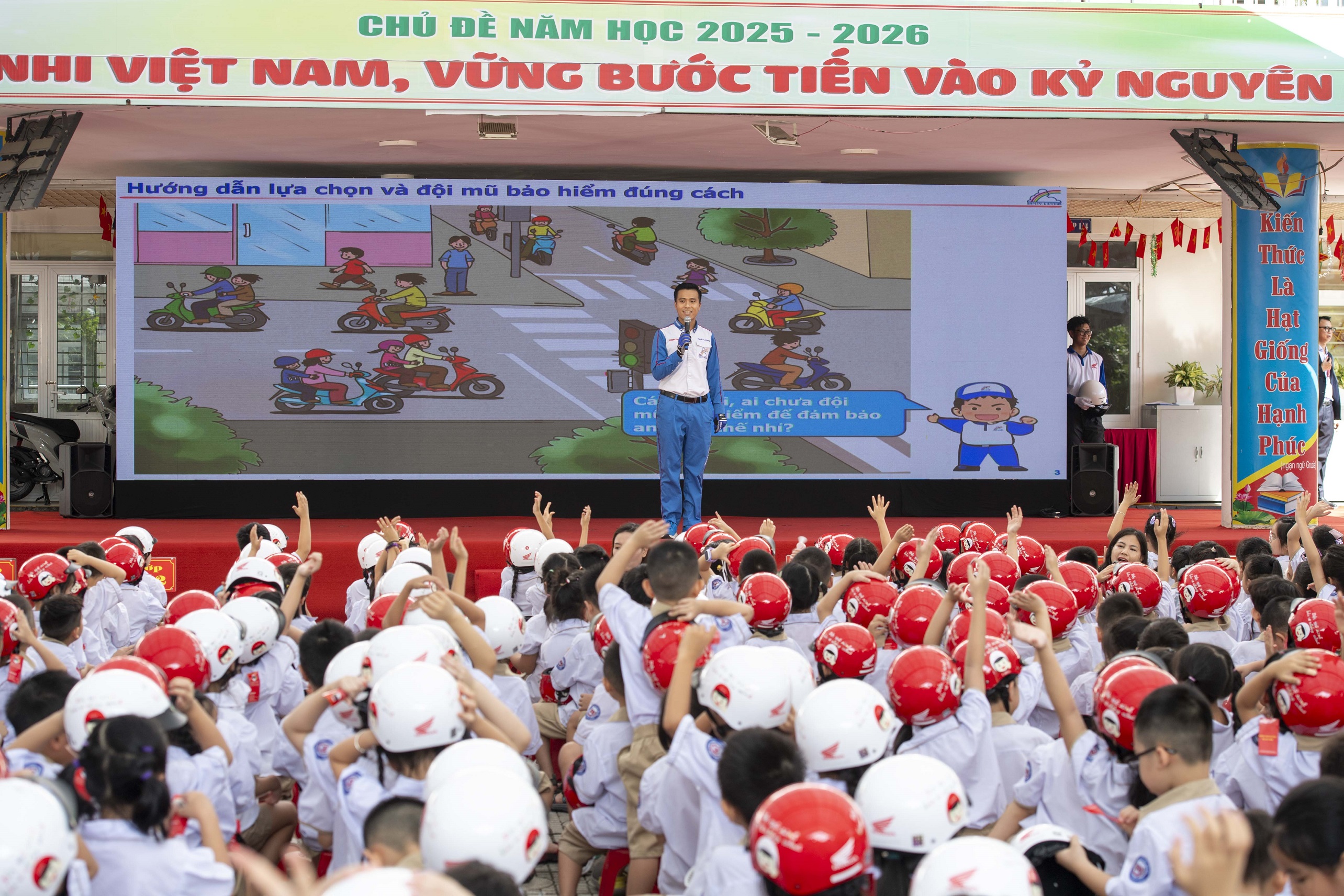 Honda tang mu bao hiem 72.JPG