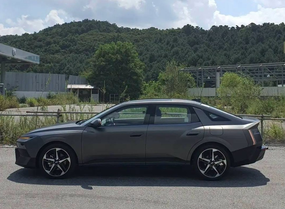 Hyundai Elantra 2027a9.jpg