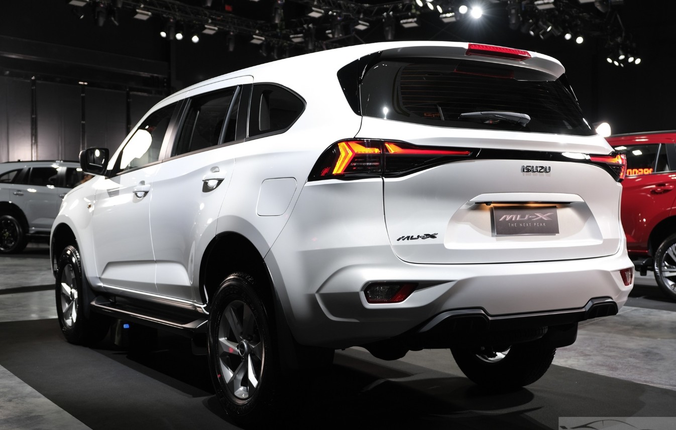 Isuzu MU-X 2.jpg
