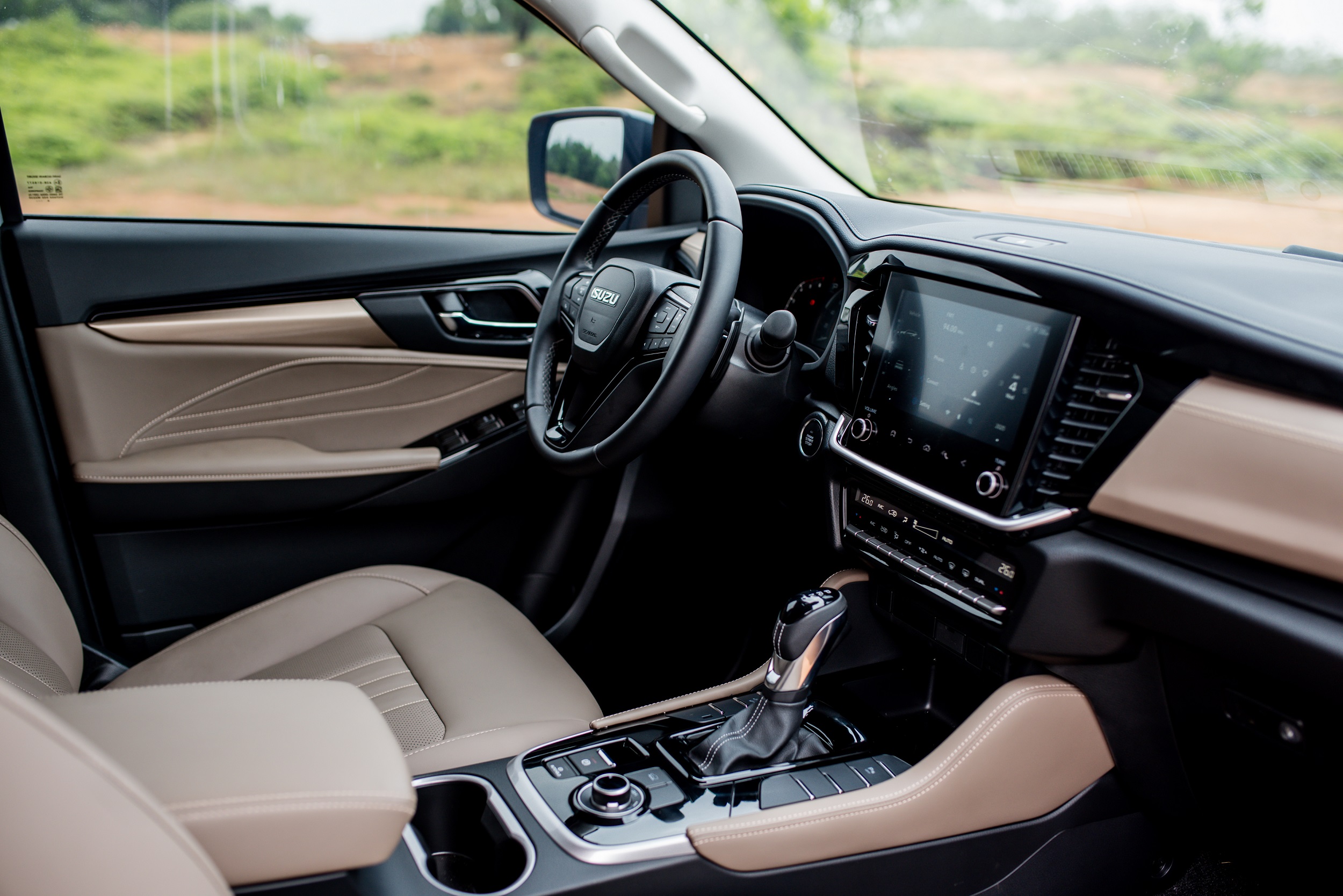 ISUZU mu-X 2025  (4).jpg