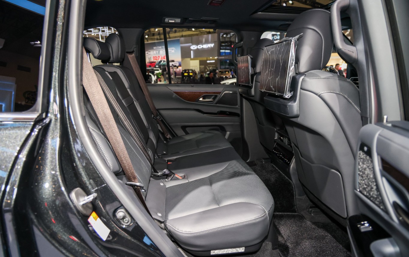 Lexus LX 700h  4.jpg