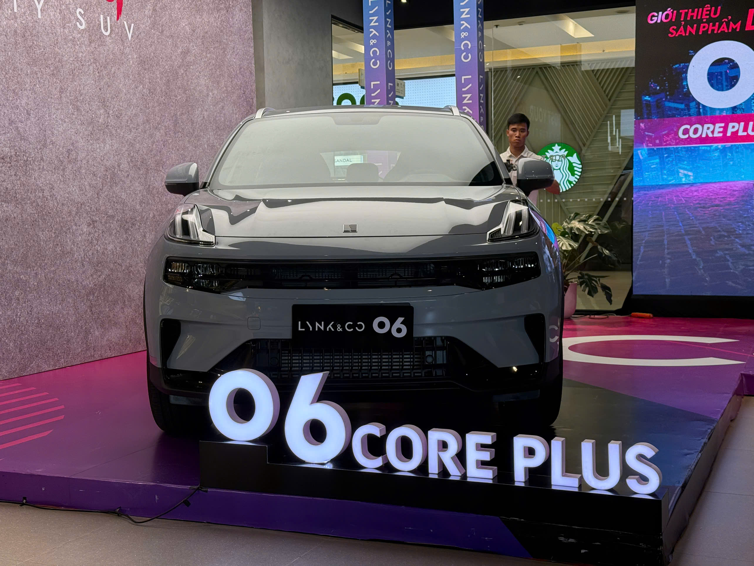 Lynk & Co 06 Core Plus  (6).jpg