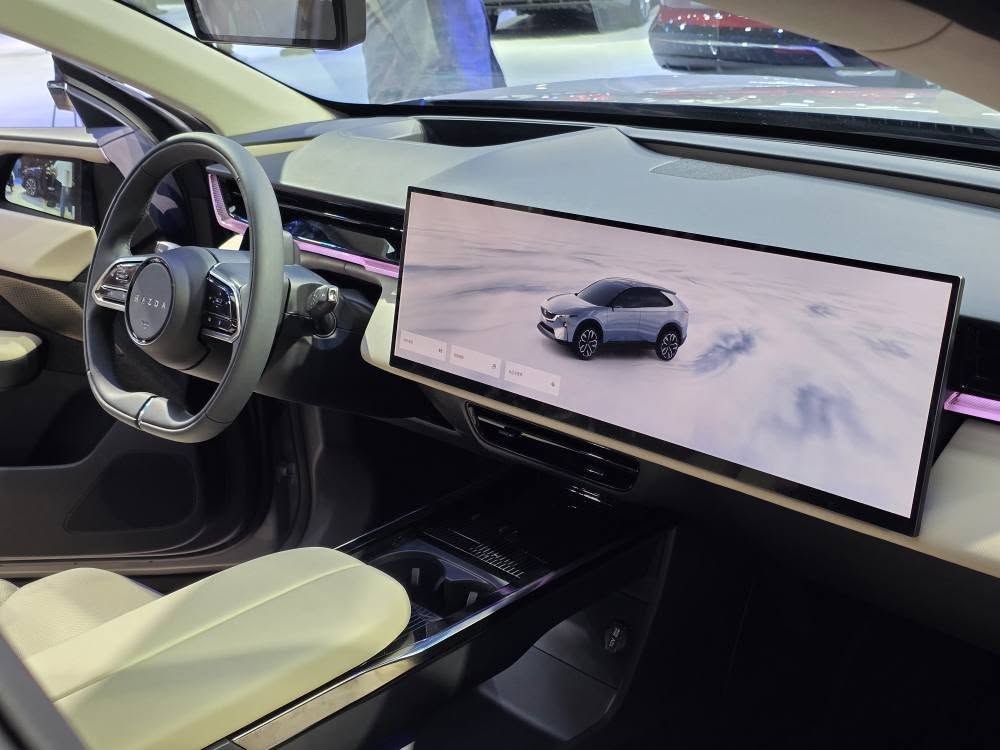 Mazda EZ-60 2025 11.jpg