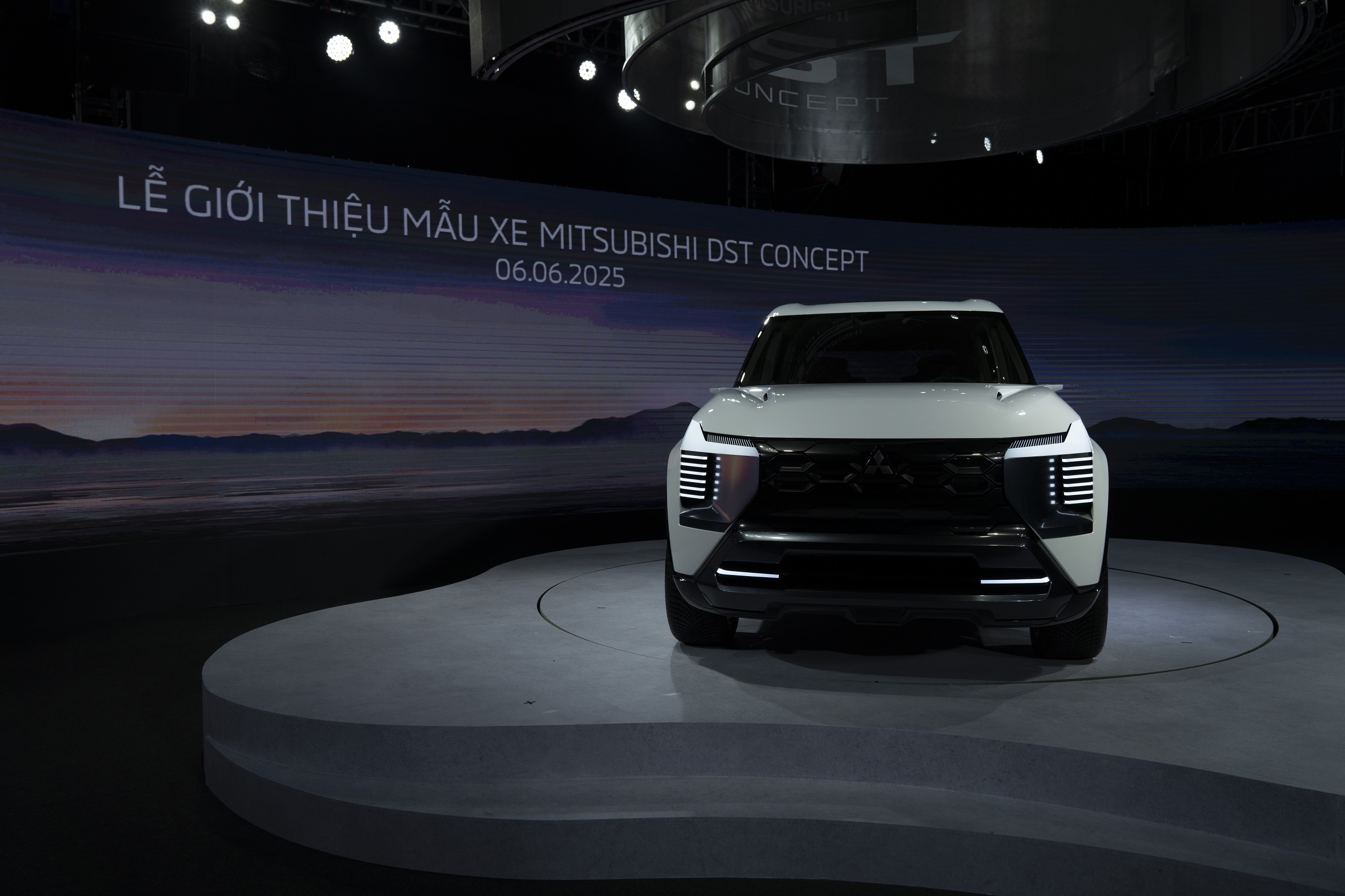 Mitsubishi DST (2).JPG