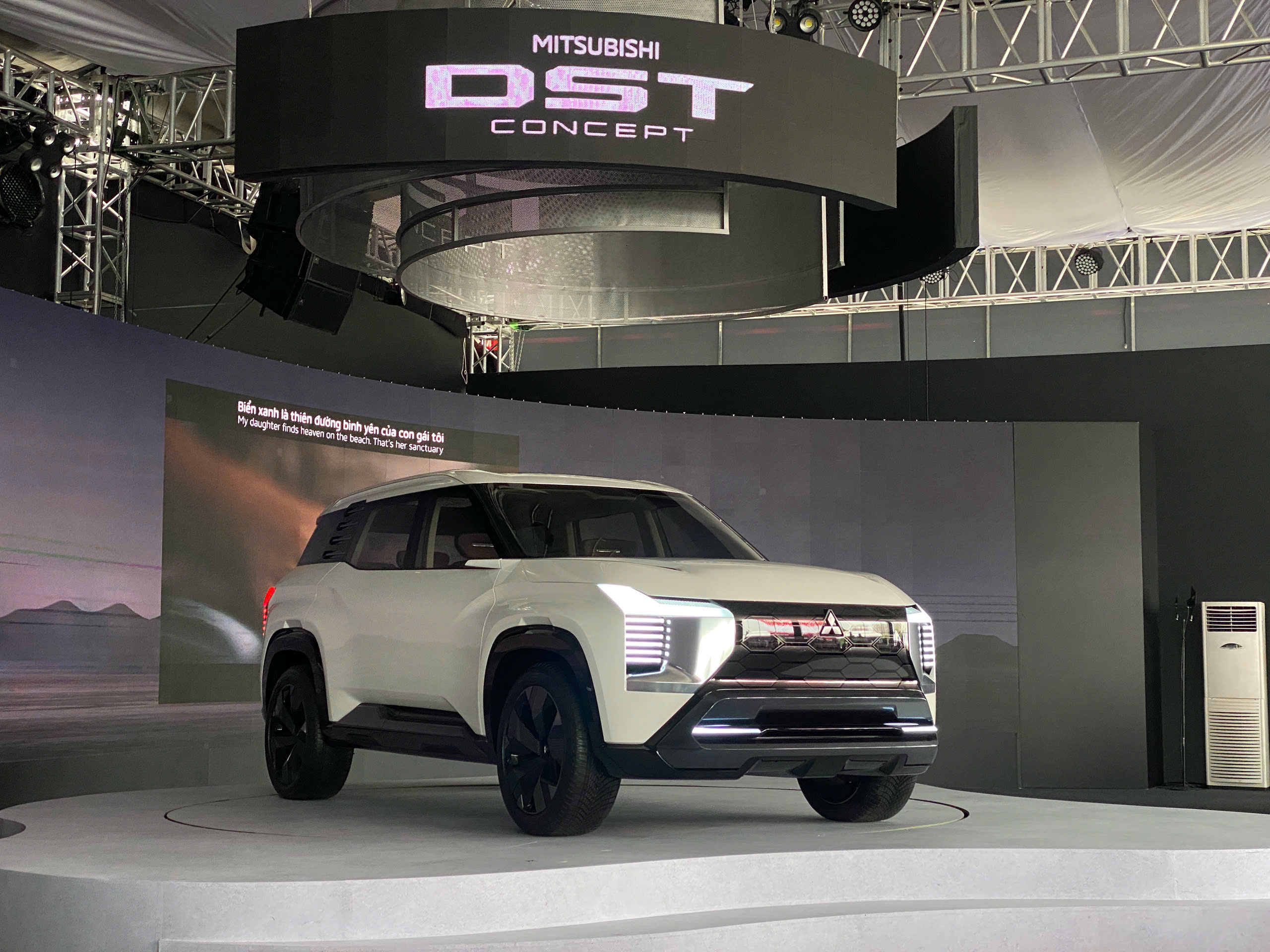 Mitsubishi DST Concept-anh 2.jpg