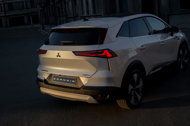 Mitsubishi Grandis 2026 2.JPG