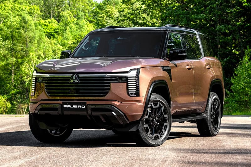 Mitsubishi_PAJERO_official_001.jpg