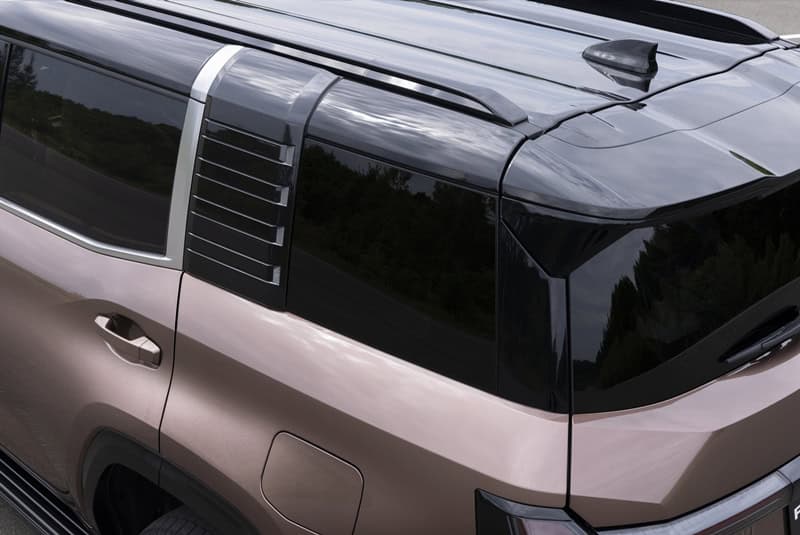 Mitsubishi_PAJERO_official_029.jpg