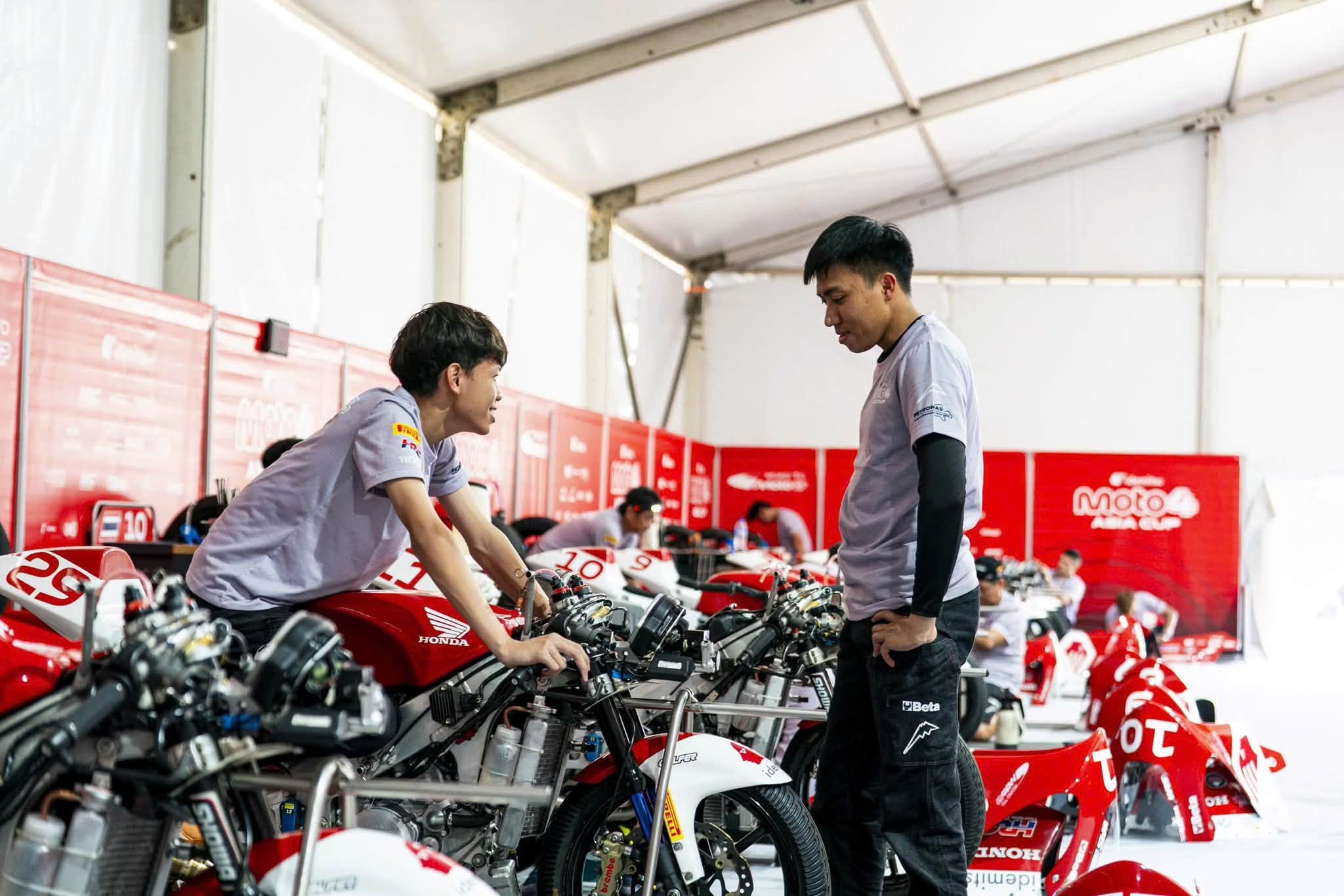 Moto4 3.jpg