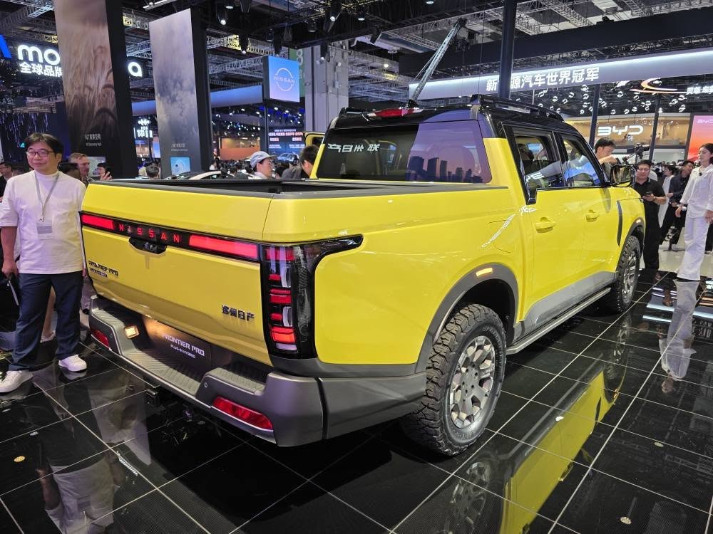 Nissan Frontier PRO PHEV 2.jpg