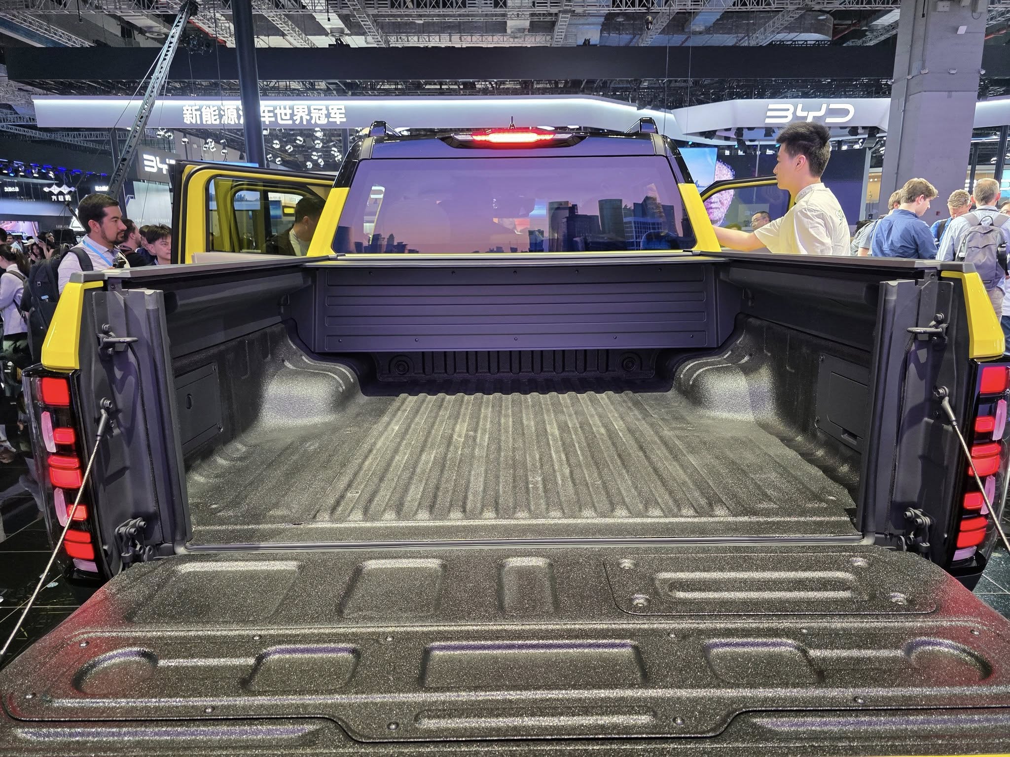 Nissan Frontier PRO PHEV 6.jpg