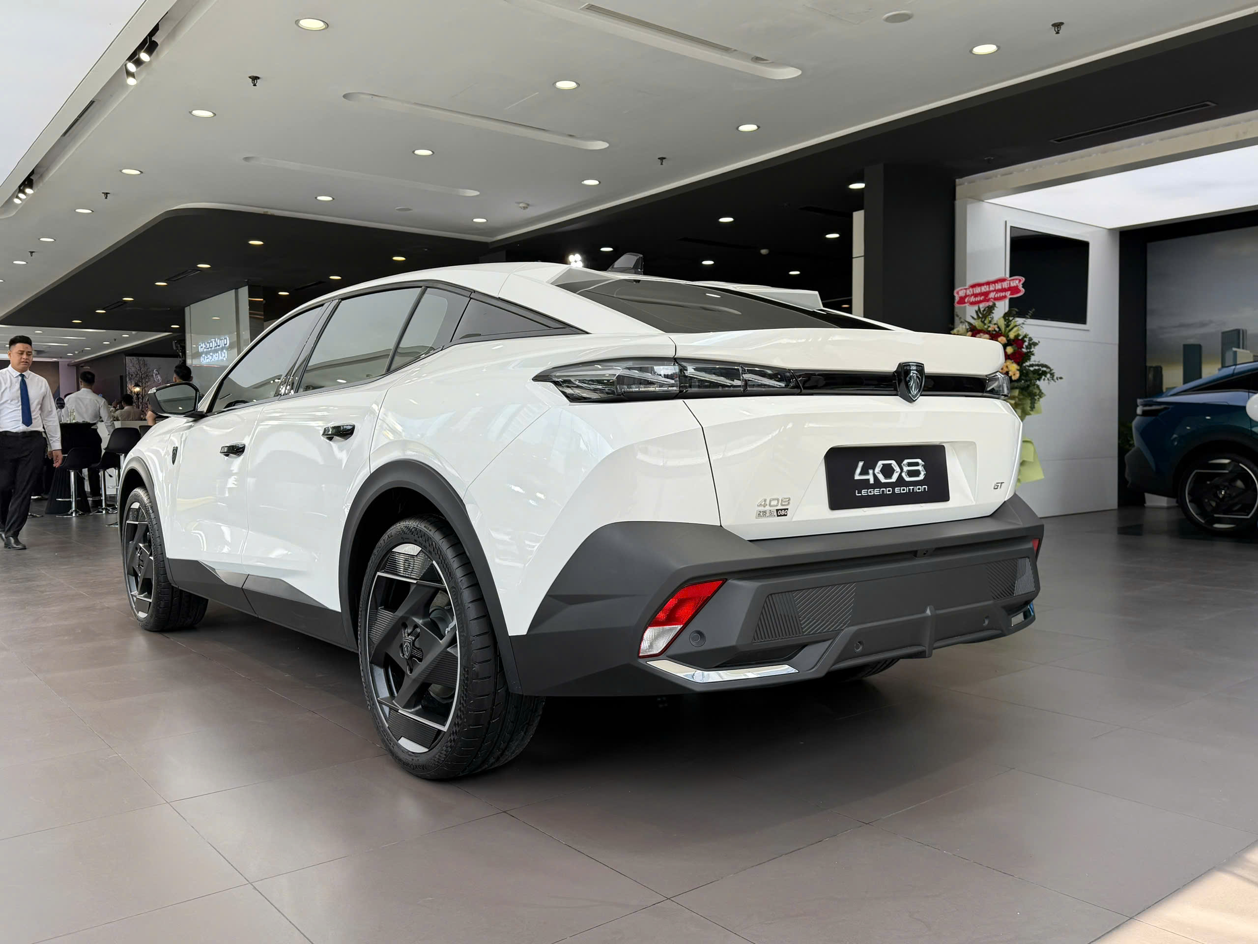 Peugeot 408 Legend Edition (6).jpg