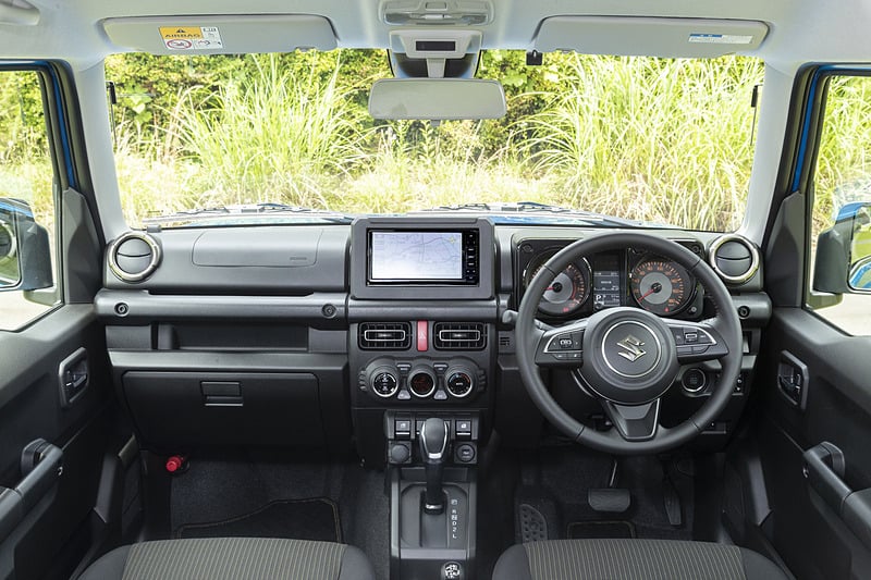 Suzuki_Jimny_Sierra_interior_003.jpg