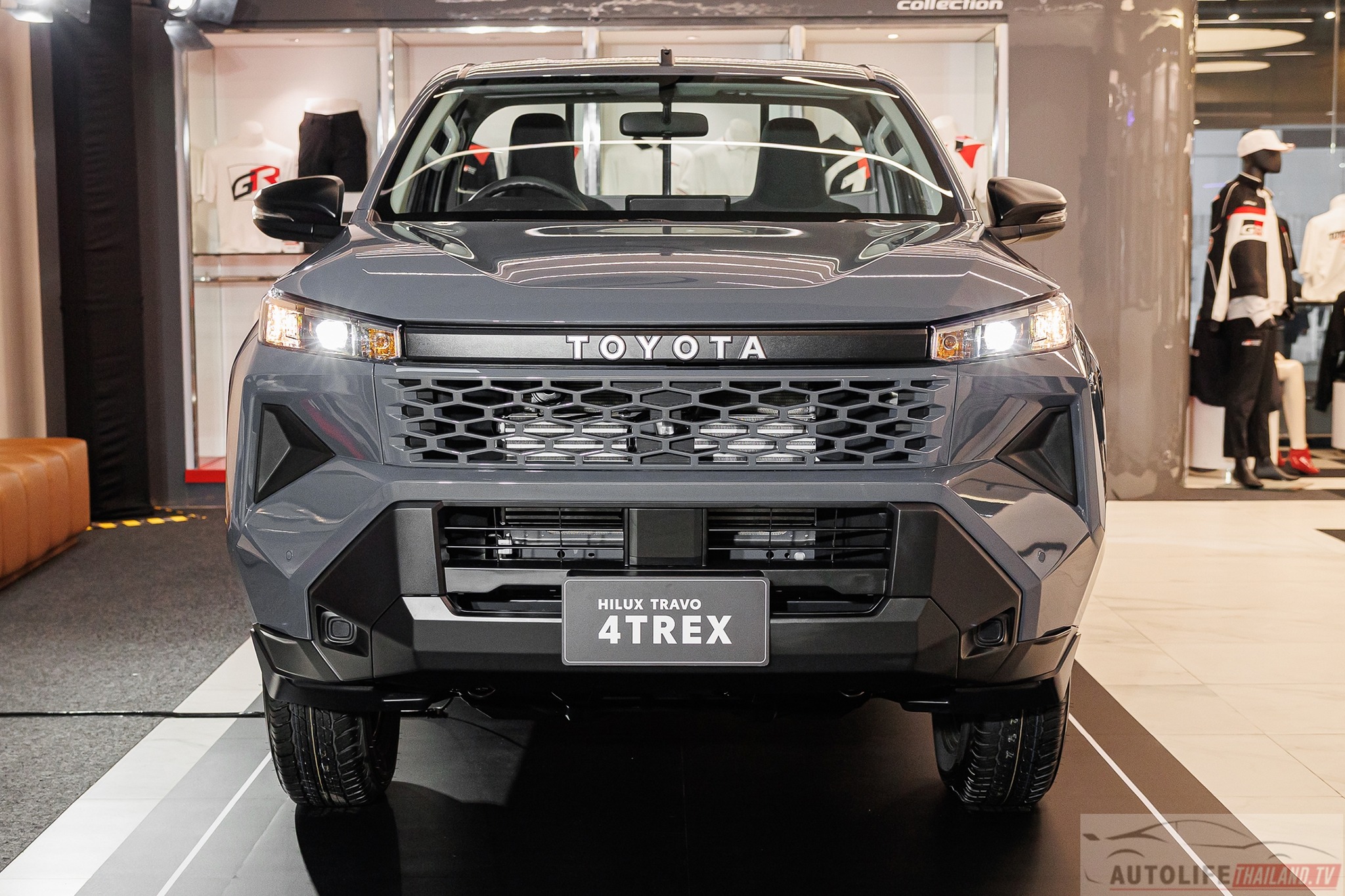 Toyota Hilux TRAVO Standard Cab 7.jpg