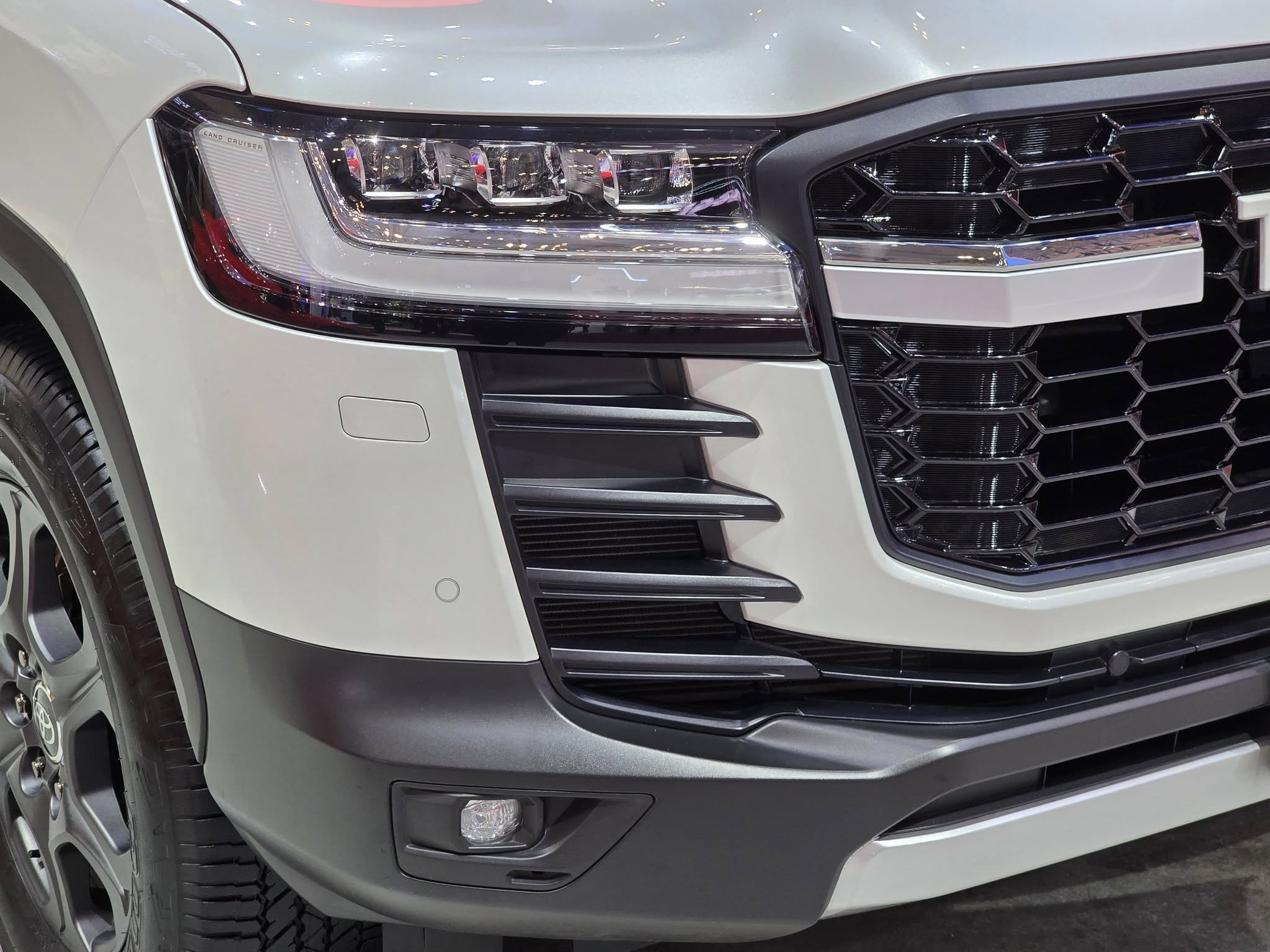 Toyota Land Cruiser 300 GR Sport 9.jpg