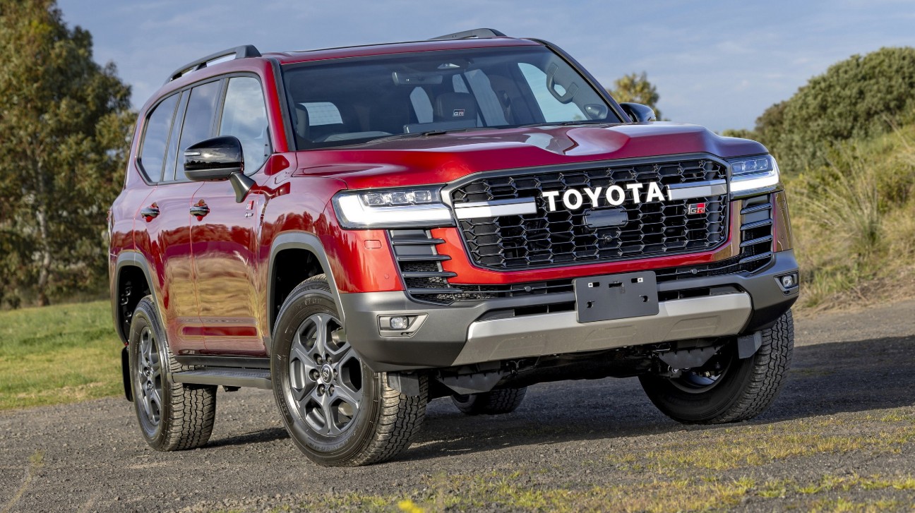 Toyota-Land-Cruiser-300-GR-Sport-Hybrid-Australia 2.jpg