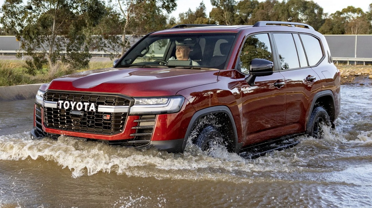 Toyota-Land-Cruiser-300-GR-Sport-Hybrid-Australia.jpg