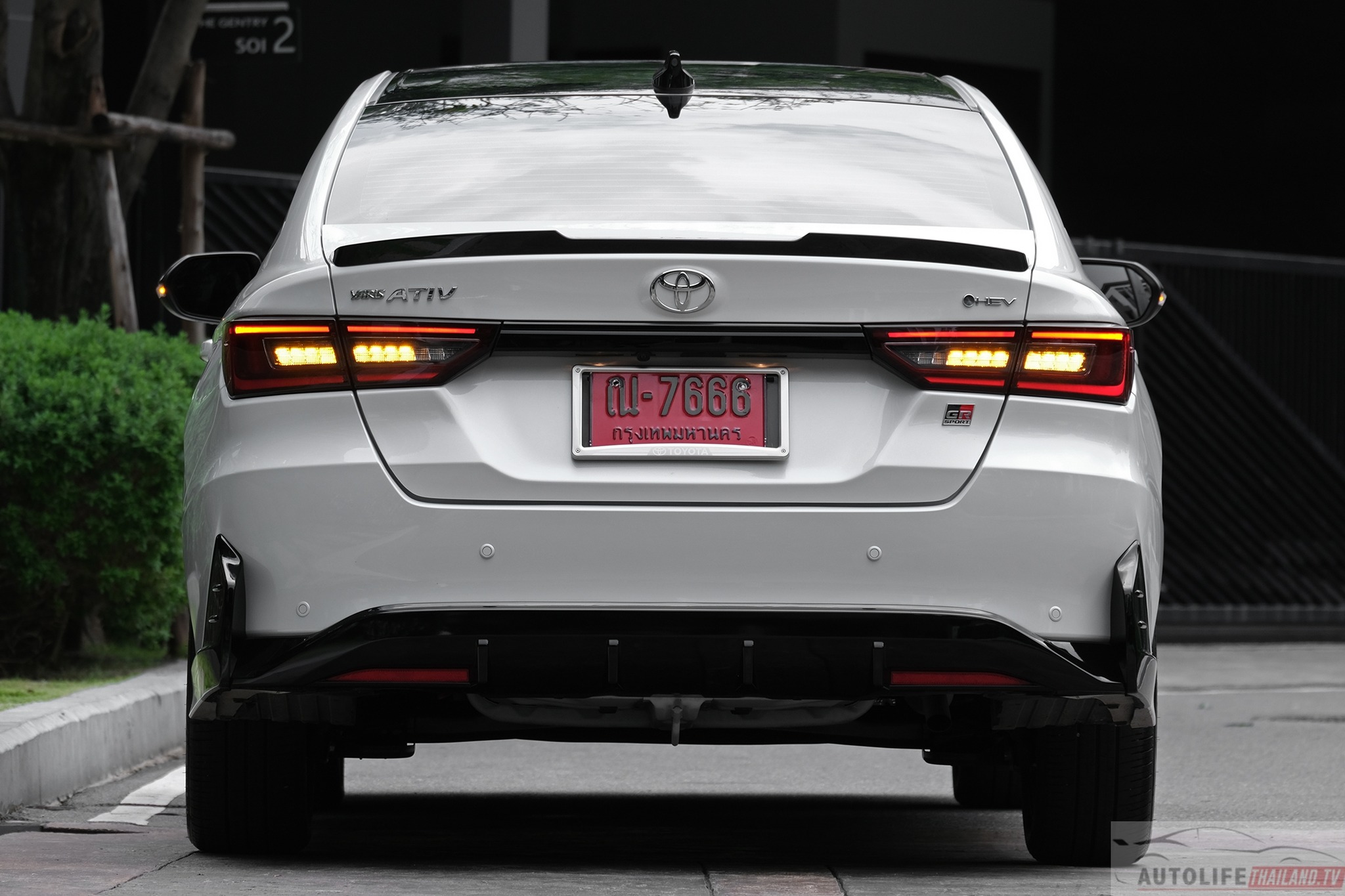 Toyota Yaris ATIV HEV 8.jpg