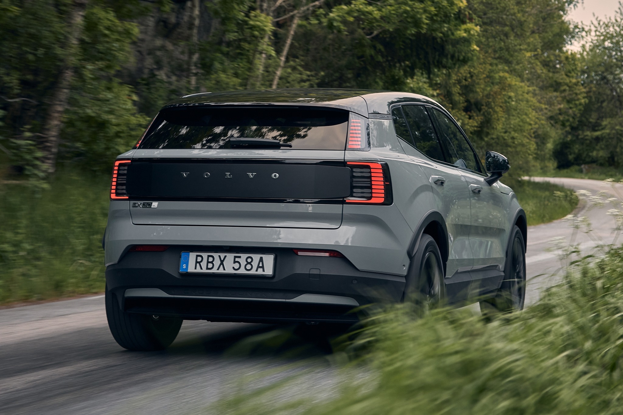 Volvo EX30 Cross Country 6.jpg