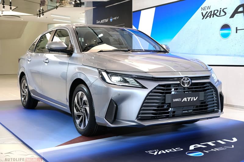 Yaris_ATIV_HEV_Premium_001.jpg