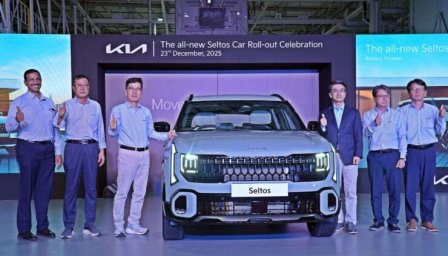 Gwanggu-Lee-MD-CEO-Kia-India-along-with-Kia-India-Management-for-the-All-New-Seltos-Production...jpg