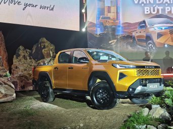 Toyota Hilux 2026-11.jpg