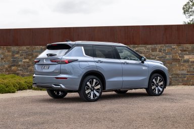 updated-mitsubishi-outlander-phev-arrives-at-dealers-heres-how-much-it-costs_6.jpg