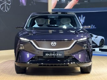 Mazda CX-6e 8.jpg