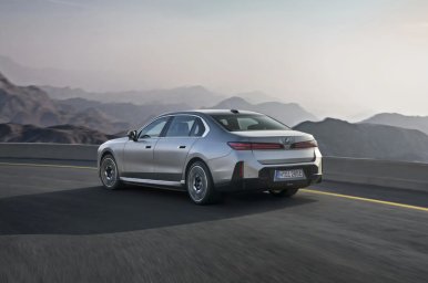 2027-BMW-7-Series-FL-0004_resize-2048x1367.jpg
