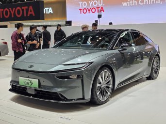 Toyota bZ7 .jpg