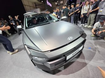 Hyundai Elantra 2027-a2.jpg
