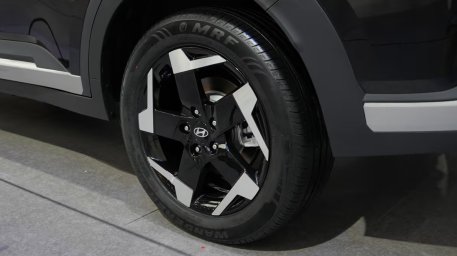 Hyundai Neira 2.jpg