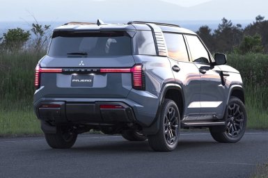 Mitsubishi_PAJERO_official_002.jpg